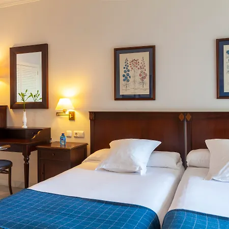 Отель Duque De Najera 4*